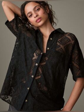 FARM RIO Black Short Sleeve Lace Surf Shirt size Small NWT